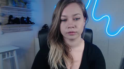 Holly online show from February 24, 2025, 12:20 am