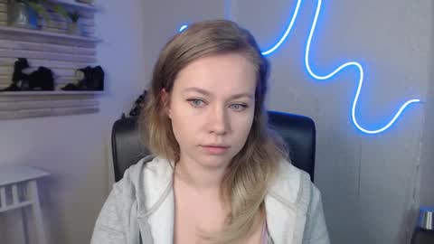 Holly online show from March 6, 2025, 12:54 am