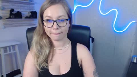 Holly online show from March 10, 2025, 6:38 am