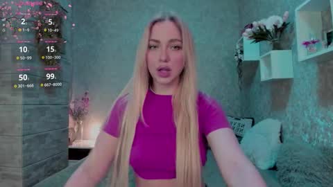 holly_molly8 online show from October 30, 2025, 7:25 pm