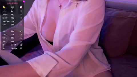 Molly online show from December 18, 2025, 1:50 pm