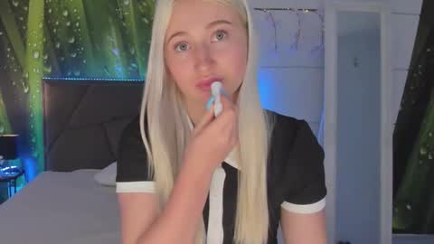 HollyTaillor online show from March 6, 2026, 6:43 am