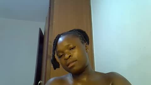 holy_ebony online show from May 11, 2026, 4:04 pm