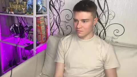 holy_eggs_00 online show from March 17, 2026, 7:39 pm