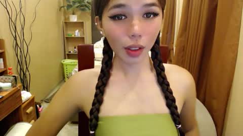 Snapshot of holy_molly1 chatting on May 22, 2026, 3:46 am holy_molly1 online show from May 22, 2026, 3:46 am
