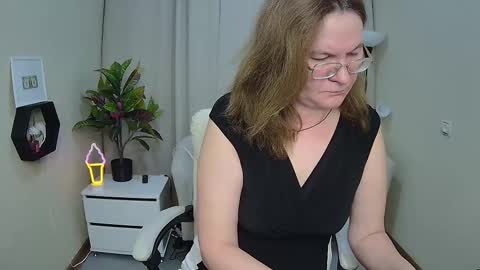 holymilfa online show from March 25, 2026, 7:36 am