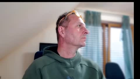 Snapshot of hondowill chatting on March 7, 2025, 11:18 am Bernd online show from March 7, 2025, 11:18 am