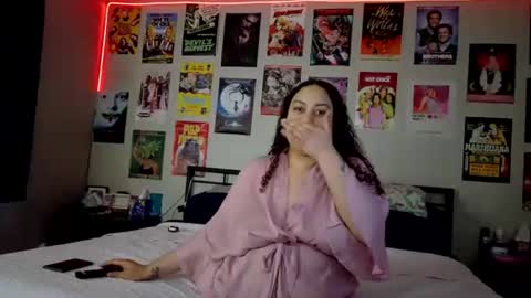 Snapshot of honeeyyy_pot chatting on September 18, 2025, 5:48 pm Honey online show from September 18, 2025, 5:48 pm