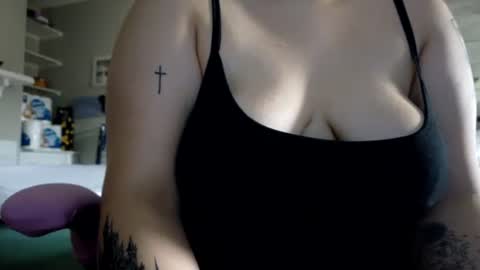 Snapshot of honeeyyy_pot chatting on October 12, 2025, 8:52 pm Honey online show from October 12, 2025, 8:52 pm
