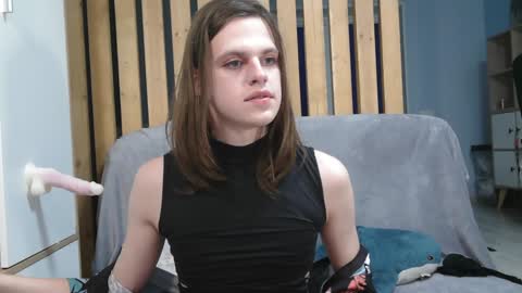 Honelints boyblonde hair AsterMIntfemboybrown hair online show from January 9, 2025, 11:34 pm