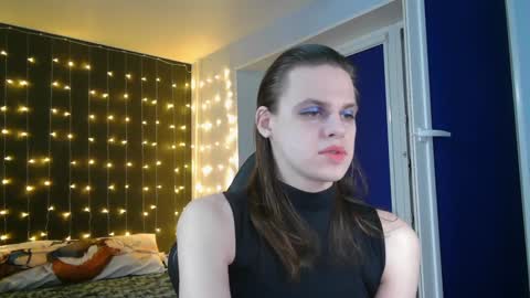 Honelints boyblonde hair AsterMIntfemboybrown hair online show from January 12, 2025, 7:10 pm