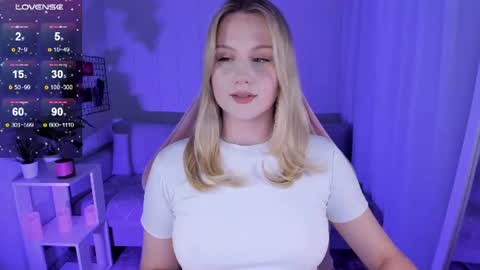 Snapshot of honey_blondee chatting on June 11, 2026, 8:40 pm Tammy online show from June 11, 2026, 8:40 pm