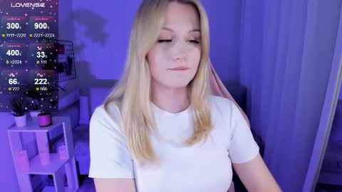 Snapshot of honey_blondee chatting on June 16, 2026, 7:38 pm Tammy online show from June 16, 2026, 7:38 pm