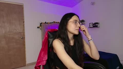   online show from September 25, 2025, 3:27 pm