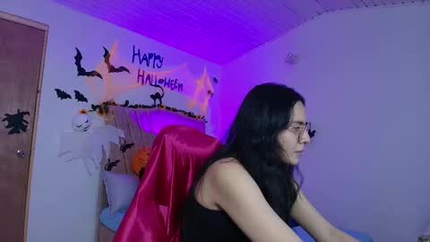   online show from October 6, 2025, 2:58 pm