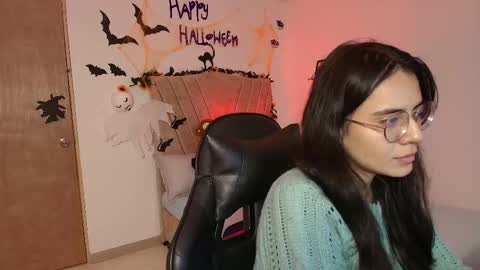   online show from October 9, 2025, 3:10 pm