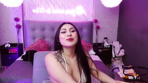 honey_doll_x online show from May 15, 2026, 4:41 am