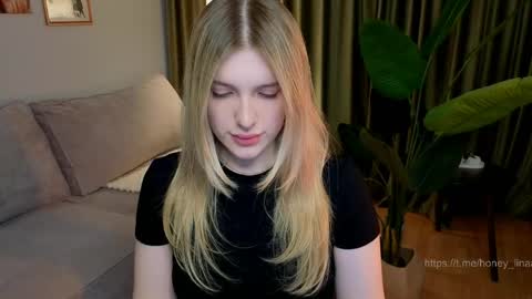 Lina online show from April 20, 2026, 3:48 pm
