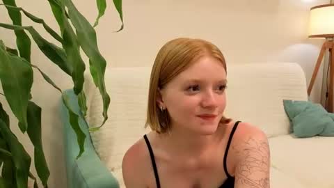 honey_l online show from July 6, 2026, 7:49 am