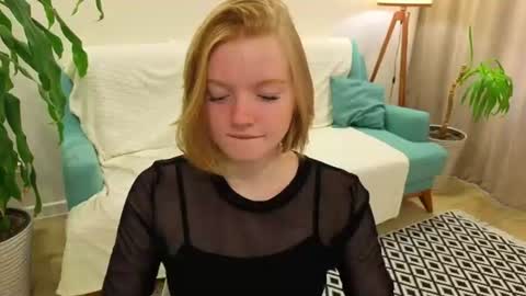 honey_l online show from July 9, 2026, 5:55 am