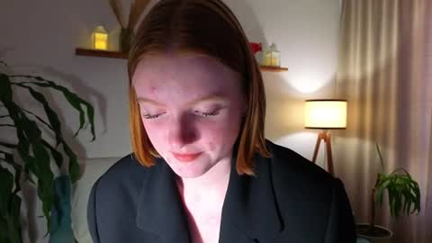 honey_l online show from July 10, 2026, 6:17 am