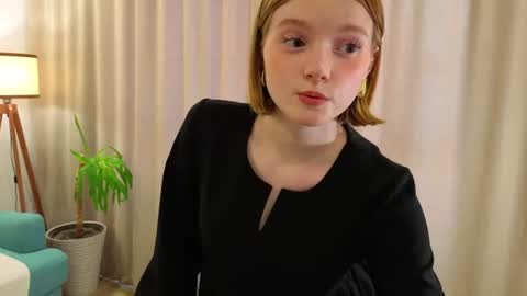 honey_l online show from July 12, 2026, 8:49 am