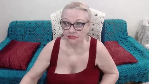 Snapshot of honey_lady_ chatting on April 29, 2026, 8:18 am Honey Lady online show from April 29, 2026, 8:18 am