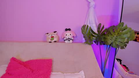 Milenka online show from April 17, 2026, 6:44 pm