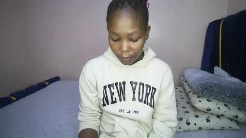 Snapshot of honey_nubia0 chatting on December 21, 2025, 6:04 pm honey_nubia0 online show from December 21, 2025, 6:04 pm