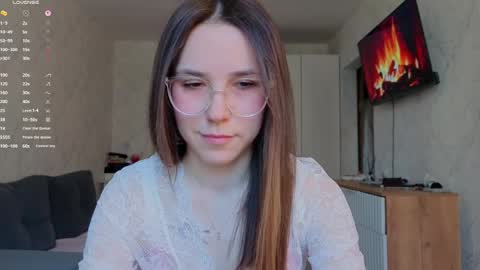 honey_peachy online show from May 8, 2026, 7:25 am