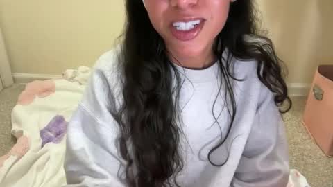 honeybeebaby12 online show from November 2, 2025, 3:09 am