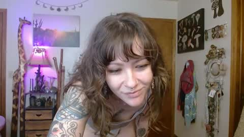 Honey Bee online show from December 19, 2024, 3:41 pm