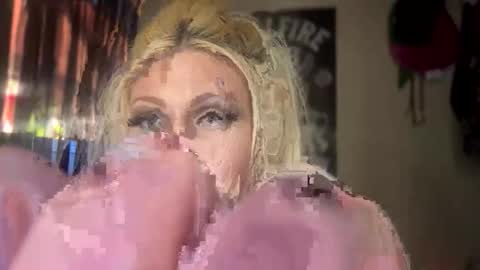 Snapshot of honeybuhnny chatting on February 15, 2026, 6:26 pm honeybuhnny online show from February 15, 2026, 6:26 pm