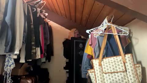 Snapshot of honeybuhnny chatting on February 23, 2026, 2:42 am honeybuhnny online show from February 23, 2026, 2:42 am