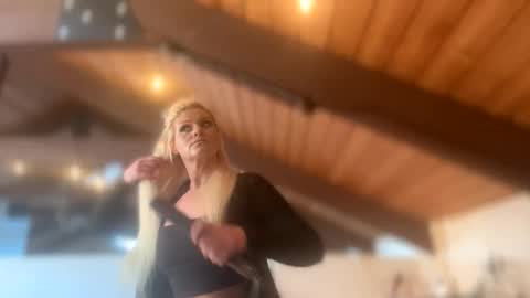 Snapshot of honeybuhnny chatting on March 3, 2026, 1:56 am honeybuhnny online show from March 3, 2026, 1:56 am