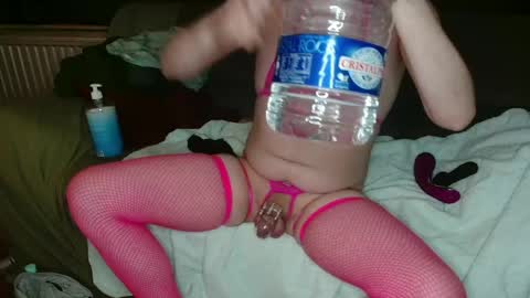 HoneyBunnyBedPet online show from April 28, 2026, 2:27 am
