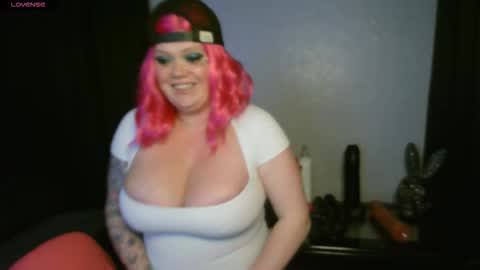 Snapshot of honeychambers chatting on November 18, 2025, 12:05 am honeychambers online show from November 18, 2025, 12:05 am