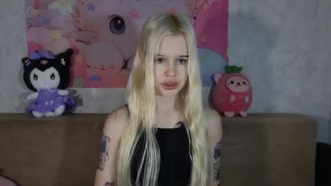 Snapshot of honeygold__ chatting on April 22, 2026, 4:04 am Lisa online show from April 22, 2026, 4:04 am