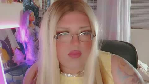 honeylavender777 online show from June 6, 2026, 6:51 am