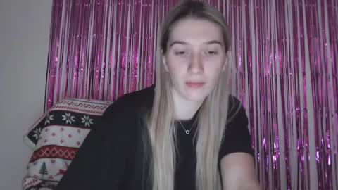 honeyveil online show from February 18, 2026, 1:07 pm