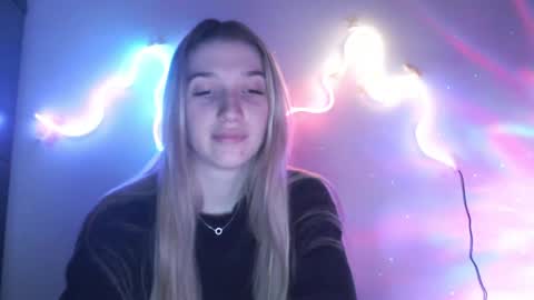 honeyveil online show from March 18, 2026, 5:38 pm