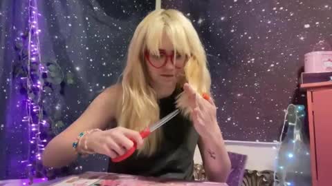 Snapshot of honeyxlimbed chatting on January 8, 2025, 4:44 am Emi Rose online show from January 8, 2025, 4:44 am