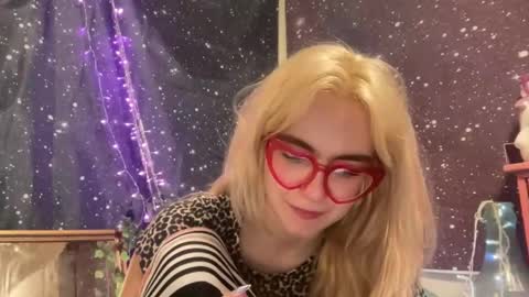 Snapshot of honeyxlimbed chatting on February 1, 2025, 4:14 am Emi Rose online show from February 1, 2025, 4:14 am