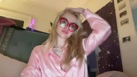 Snapshot of honeyxlimbed chatting on February 8, 2025, 6:54 am Emi Rose online show from February 8, 2025, 6:54 am