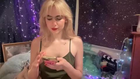 Snapshot of honeyxlimbed chatting on February 9, 2025, 3:53 am Emi Rose online show from February 9, 2025, 3:53 am