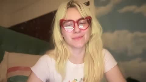 Snapshot of honeyxlimbed chatting on September 12, 2025, 7:30 am Emi Rose online show from September 12, 2025, 7:30 am