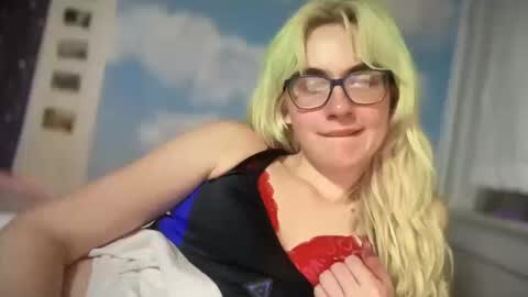 Snapshot of honeyxlimbed chatting on October 13, 2025, 11:38 pm Emi Rose online show from October 13, 2025, 11:38 pm