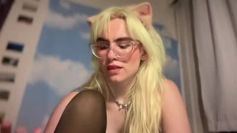 Snapshot of honeyxlimbed chatting on October 29, 2025, 6:15 am Emi Rose online show from October 29, 2025, 6:15 am