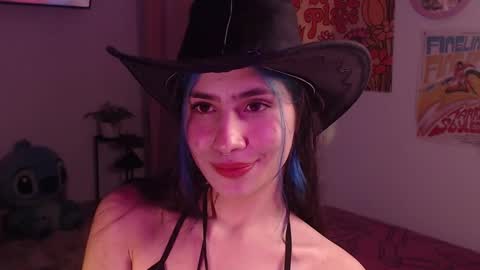 Snapshot of honeyypeaach chatting on December 10, 2024, 12:28 am    online show from December 10, 2024, 12:28 am