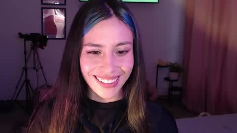 Snapshot of honeyypeaach chatting on February 14, 2025, 10:25 pm    online show from February 14, 2025, 10:25 pm